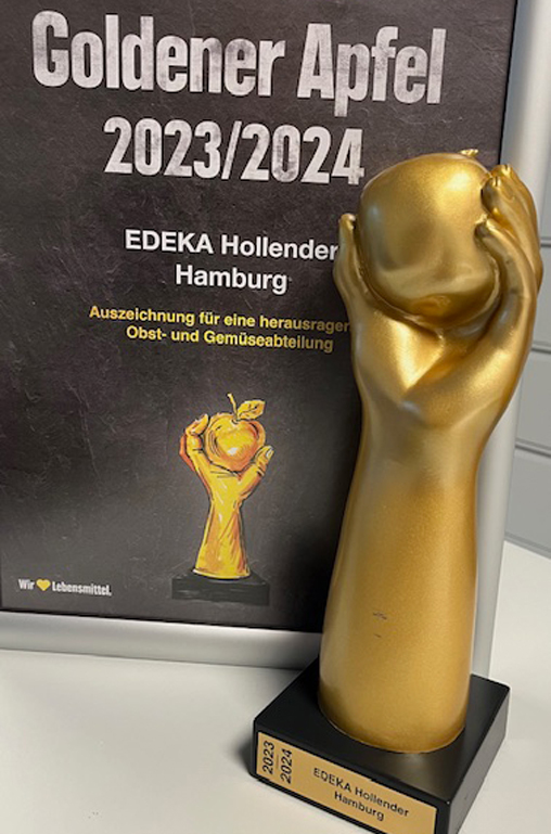 Die Trophäe und die Urkunde, die EDEKA Hollender im Rahmen der Auszeichnung "Goldener Apfel" erhielt
