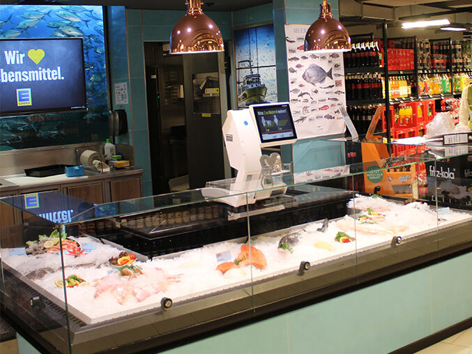 Die Fischtheke von EDEKA Hollender im Krohnstieg Center